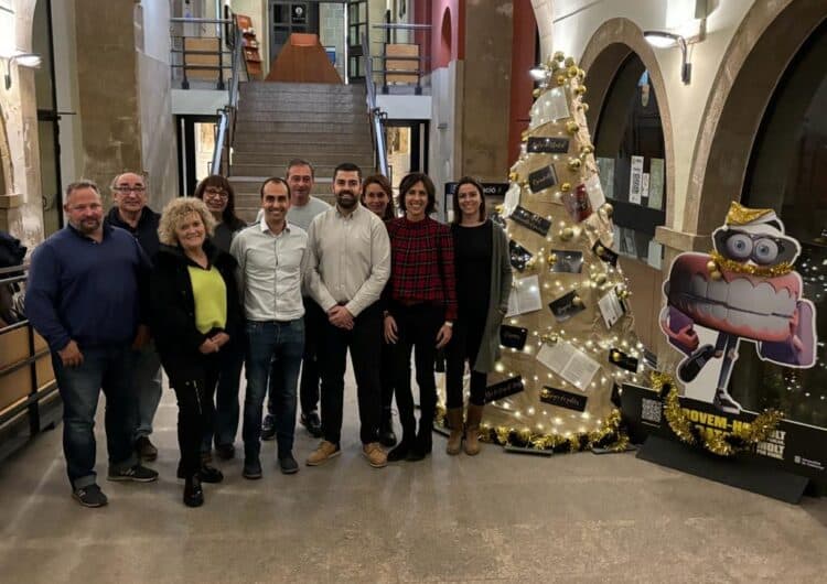 L’arbre de Nadal del CCU us convida a compartir la llengua catalana 
