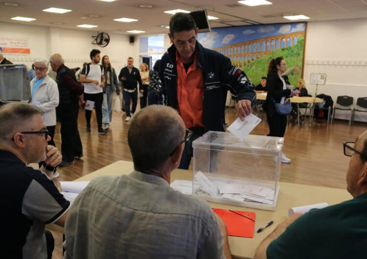 ELECCIONS 12M: La participació en les eleccions del 12-M a les 18 hores és del 45,8%, pràcticament la mateixa que al 2021