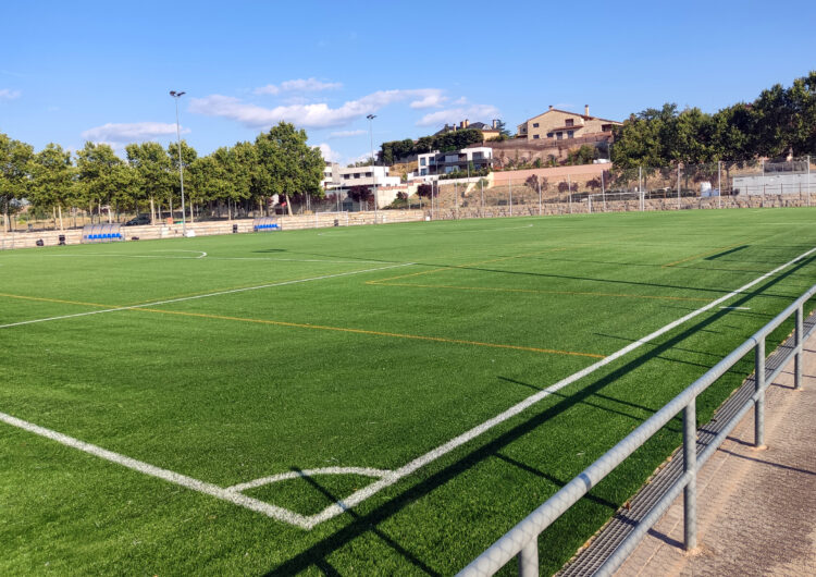 Tàrrega estrena la nova gespa artificial del camp de futbol annex