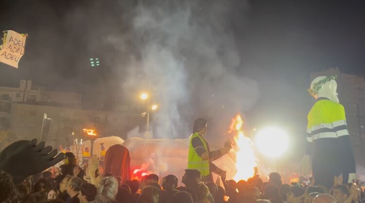 FiraTàrrega revoluciona la ciutat i connecta el públic amb una proposta caòtica