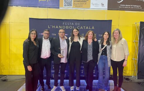 El CEACA Tàrrega rep el “Trofeu FCH – Pla d’Igualtat” durant la 32a Festa de l’Handbol Català