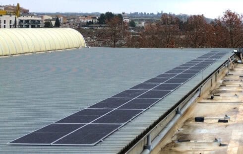L’Ajuntament de Tàrrega instal·la 36 plaques solars per autoconsum energètic al Pavelló Municipal d’Esports