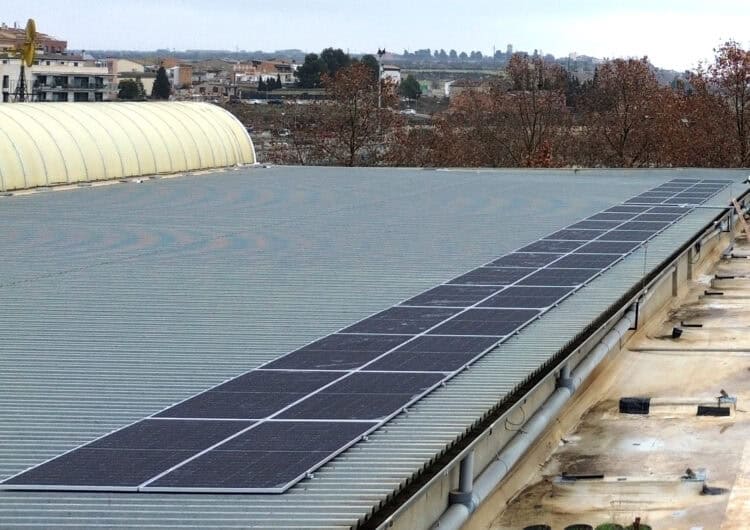 L’Ajuntament de Tàrrega instal·la 36 plaques solars per autoconsum energètic al Pavelló Municipal d’Esports