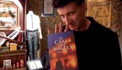 El Mag Lari il·lusiona l’univers literari amb ‘La casa dels&hellip;