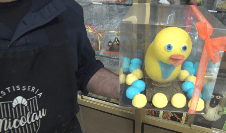 Mones de Pasqua amb segell targarí