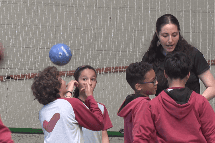 L’handbol entra a les escoles de Tàrrega de la mà del CEACA