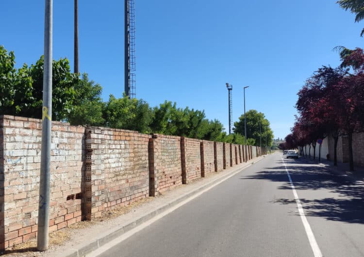 Tàrrega aprova el projecte per renovar el mur perimetral del costat sud del camp de futbol