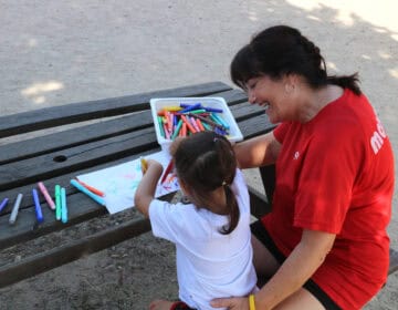 Quàlia alerta que la manca de transport limita la participació d’infants amb necessitats especials als casals d’estiu