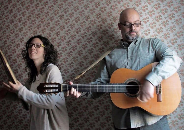El duo Ballaveu apropa cançons i danses tradicionals catalanes a Tàrrega