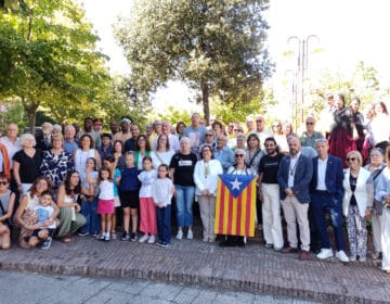 Tàrrega honora la Diada Nacional de Catalunya amb la tradicional ofrena floral a la plaça de Rafael Casanova